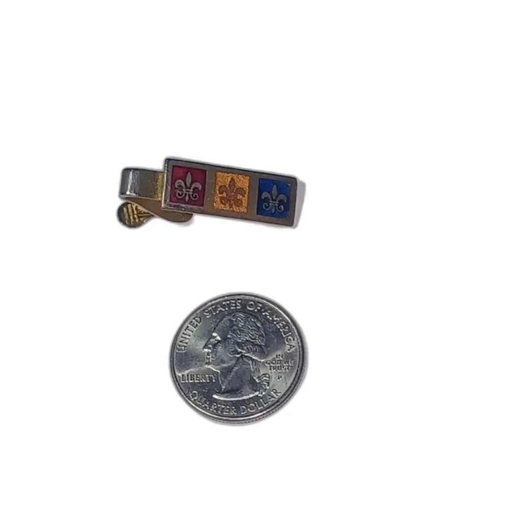-Fleur de Lis Multi Color BSA Boy Scouts Vintage KINNEY CO SMALL Tie Bar Clip